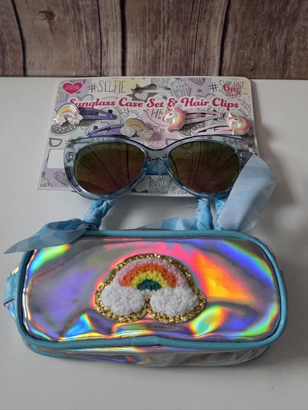 Love Sight Sunglasses Set with Holographic Rainbow Case & Hair Clips Set NIP